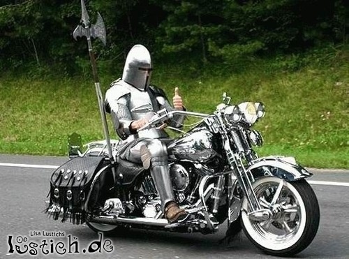 Ritter auf Motorrad