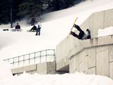 Snowboarder gegen Wand